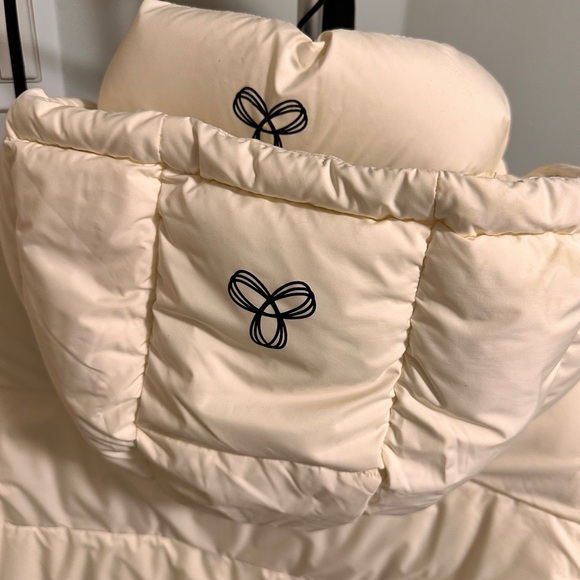 SOLD Aritzia TNA Super Puff Long - Picture 3 of 5